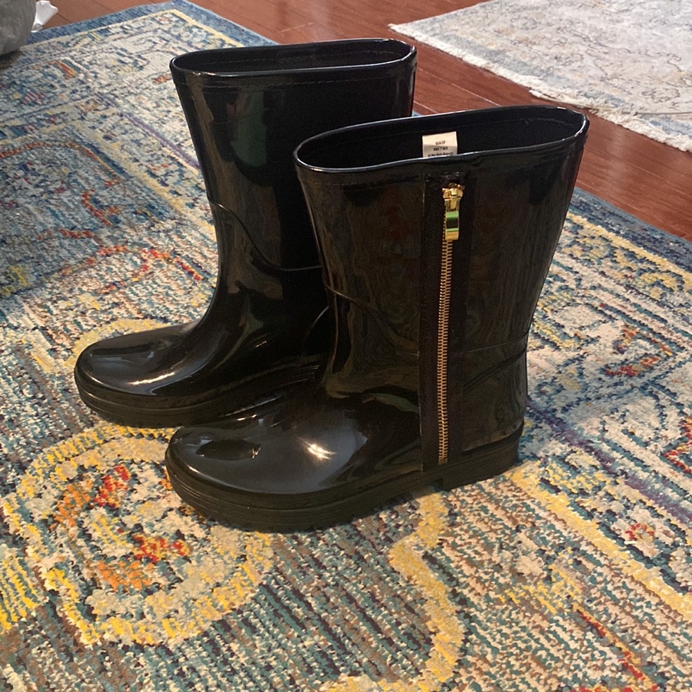 Shiny Black Mid Shin Rain Boots with Gold Zippers - Picture 2 of 5